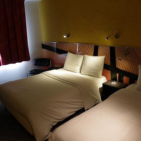 Hotel Logitel Saint-Doulchard Exteriör bild