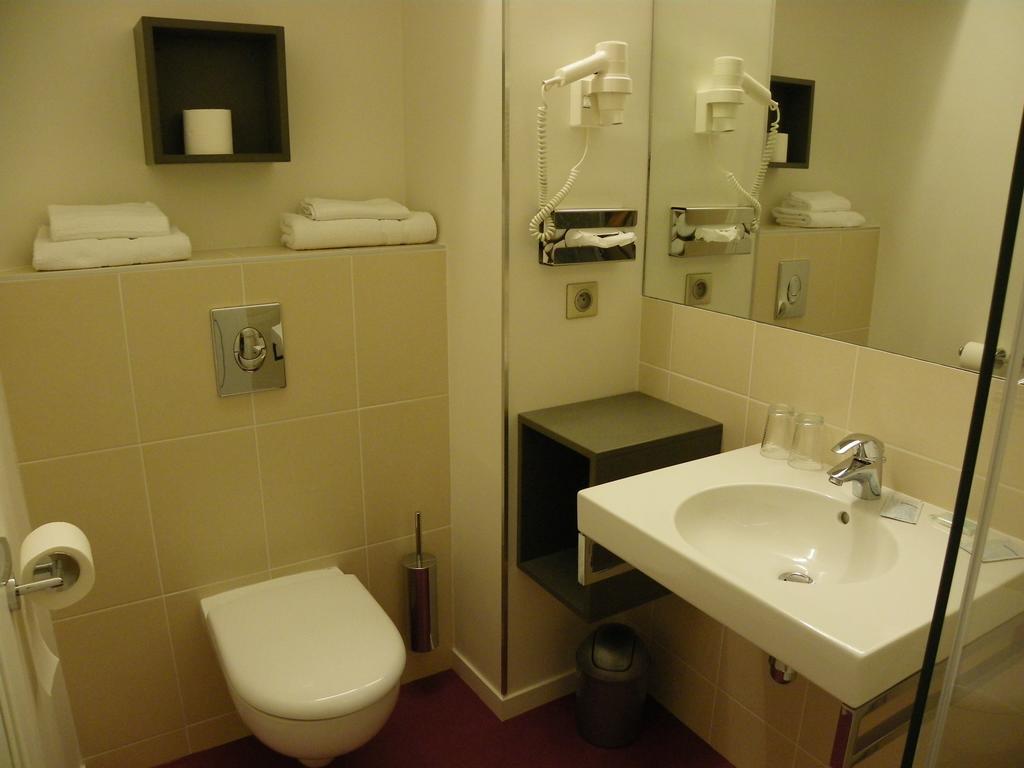 Hotel Logitel Saint-Doulchard Rum bild