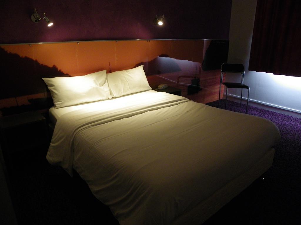 Hotel Logitel Saint-Doulchard Exteriör bild