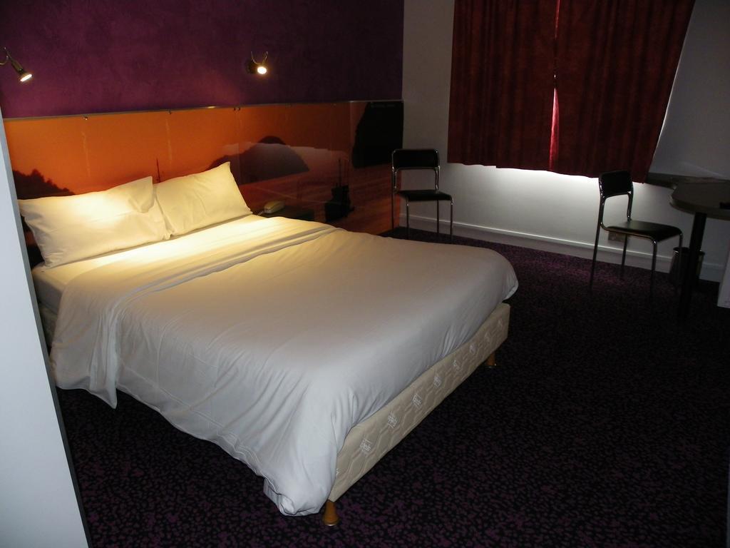 Hotel Logitel Saint-Doulchard Rum bild