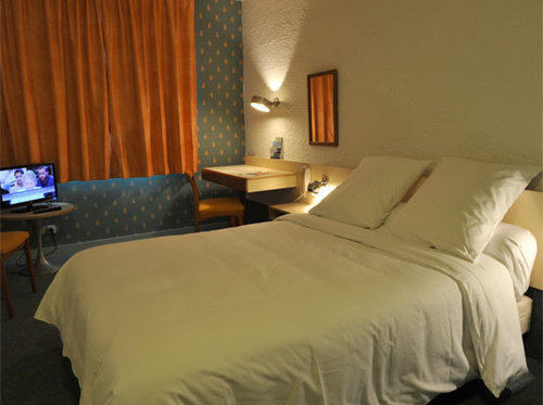 Hotel Logitel Saint-Doulchard Exteriör bild